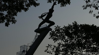 Ikon Jakarta Patung Dirgantara Dirawat Agar Tetap Kokoh