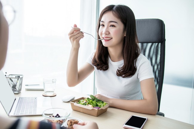 group of Asian business team having lunch in the outdoor