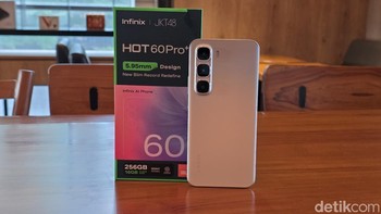 Selain fitur dan spesifikasi di atas, Infinix Hot 60 Pro+ juga dibekali dukungan fitur audio dari JBL, NFC Touch Transfer, UltraLink Free Call hingga 1,5km, GyroPro Navigation, dan sensor sidik jari di layar. Ponsel ini dijanjikan menerima tiga kali pembaruan Android dan update keamanan hingga lima tahun. Foto: Adi Fida Rahman/detikINET