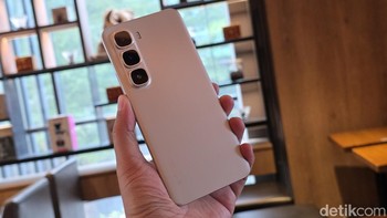 Performanya didukung chipset MediaTek Helio G200 yang memberikan peningkatan performa CPU hingga 40% dan GPU hingga 75%. Infinix juga menyediakan sistem pendingin Vapor Chamber 0,33mm untuk menawarkan pengalaman gaming yang stabil dan tetap adem. Foto: Adi Fida Rahman/detikINET