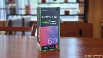 Inilah kemasan Infinix Hot 60 Pro Plus. Bagian atasnya terdapat tanda kolaborasi dengan JKT48. Foto: Adi Fida Rahman/detikINET