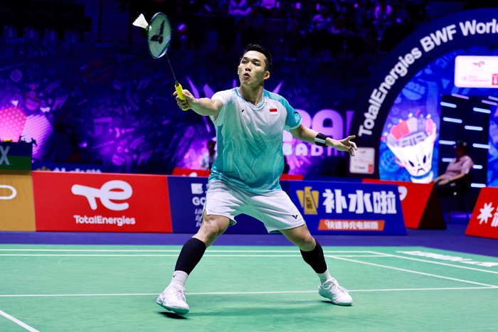 Jonatan Christie beraksi di Kejuaraan Dunia BWF 2025