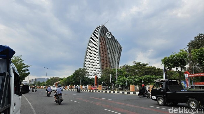 Menara Phinisi Universitas Negeri Makassar