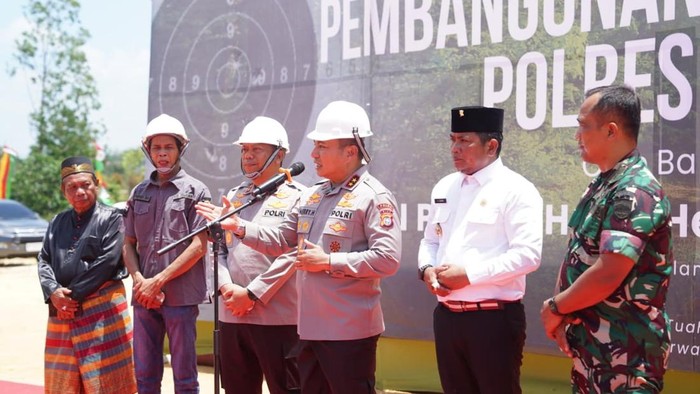 Kapolda Riau Irjen Herry Heryawan groundbreaking lapangan tembak terbuka hijau di Pelalawan, Selasa (26/8/2025).