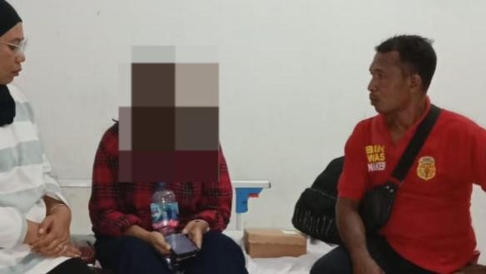 Karyawati minimarket melaporkan bosnya ke Dinas Tenaga Kerja dan Transmigrasi Kabupaten Lembata, NTT.
