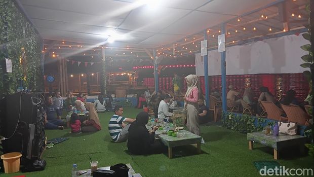Kedai Sedolor Mancing Palembang, lokasi mancing nyaman untuk berkumpul dengan keluarga.