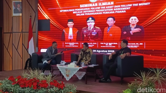 Kejati Sulsel menghadiri seminar ilmiah soal Optimalisasi Pendekatan Follow the Asset dan Follow the Money Melalui Deferred Prosecution Agreement (DPA) dalam Penanganan Perkara Pidana.