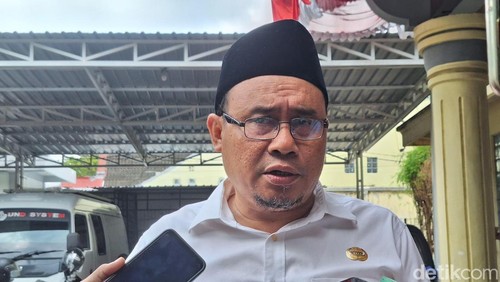 Kepala Kemenag Hamdun saat diwawancarai di Mataram, Selasa (26/8/2025). (Nathea Citra/detikBali)