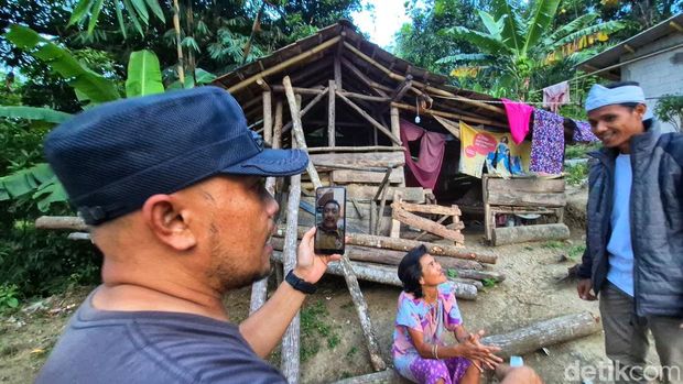 Kisah Etin Tinggal di Kandang Domba, Bupati Sukabumi Turun Tangan