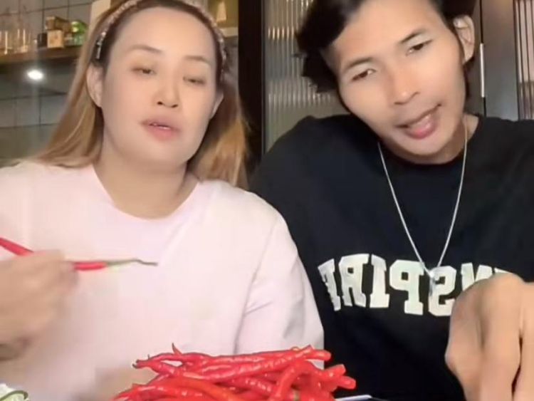 Kocak! Komentar Arya Khan usai Cicip Pisgor dan Donat Pinkan Mambo