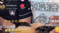 Terakhir ini momen Arya cicip donat viral buatan Pinkan. Arya sempat menggoda sang istri, dan menyebut donat buatannya mirip seperti donat comberan. Foto: Instagram/TikTok Pinkan Mambo
