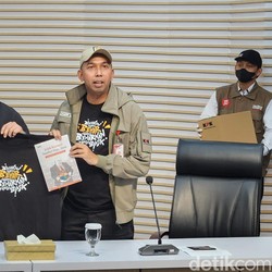 Video Pandji Pragiwaksono Gandeng KPK Gelar Stand Up Comedy Antikorupsi