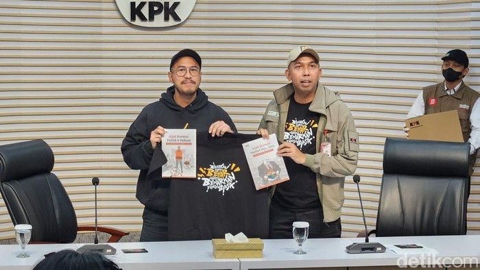 Komisi Pemberantasan Korupsi (KPK) berkolaborasi dengan Komika Pandji Pragiwaksono. (Adrial/detikcom)