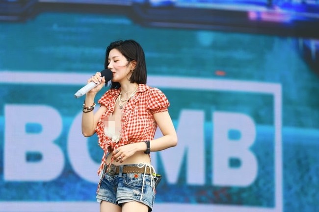 Dalam acara televisi Omniscient Interfere, Kwon Eunbi membocorkan menu dietnya. Ia hanya makan yogurt dan telur puyuh, demi persiapan tampil maksimal di atas panggung Waterbomb. Foto: dok. Hankyung