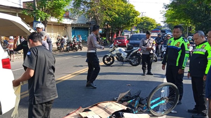Lansia tewas terlindas truk gandeng