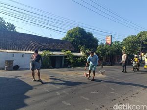 Motor Terjepit 2 Truk di Kediri, Pengendara-Penumpang Tewas di Lokasi