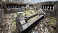 Makam Maipa sederhana dan terpencil, dengan lima pusara di dalamnya. Namun, tidak diketahui pasti mana yang merupakan makam Maipa. (Foto: Foto: Urwatul Wutsqaa/detikSulsel)