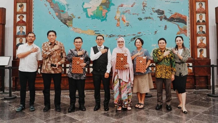 Menteri Kebudayaan Fadli Zon mengangkat Dewan Pengawas Badan Layanan Umum (BLU) Museum dan Cagar Budaya (MCB).