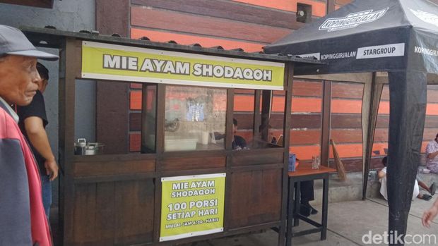 Mi ayam shodaqoh jalan Merbabu, Klaten.