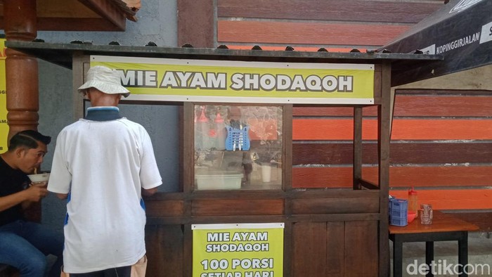 Mi ayam shodaqoh jalan Merbabu, Klaten.