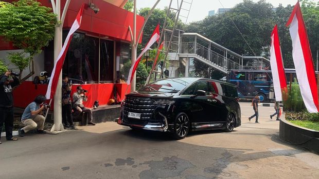 Mobil Alphard yang disita KPK saat geledah rumah Noel (Mulia/detikcom)