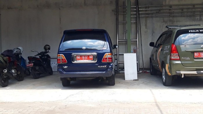 Mobil dinas pejabat Satpol PP Boyolali yang digunakan anaknya melaju ugal-ugalan. Foto diunggah Selasa (26/8/2025).