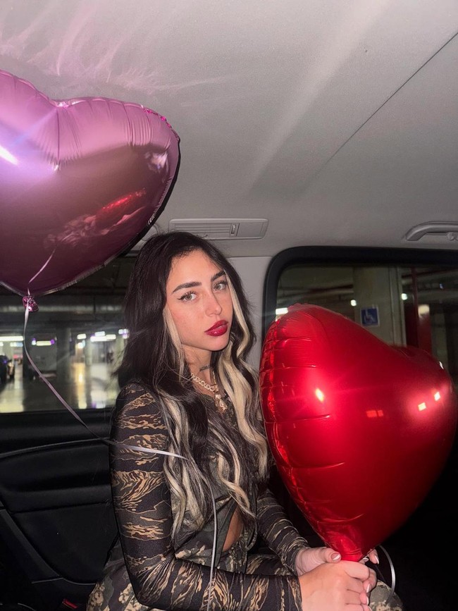 Mulai ‘go public’, hubungan Lamine Yamal dengan pemilik nama asli Nicole Denise Cucco itu jadi sorotan karena beda usia mereka. Pemain timnas Spanyol diketahui lebih muda tujuh tahun dengan kekasihnya. Foto: Instagram @nicki.nicole