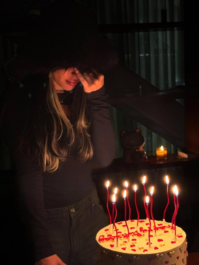 Wanita 25 tahun tersebut sebelumnya dikaitkan dengan Lamine Yamal ketika jurnalis Javi de Hoyos dari media Marca mengungkap keduanya terlihat berciuman di sebuah klub. Dilansir Marca, keduanya juga terlihat meninggalkan tempat bersama. Foto: Instagram @nicki.nicole