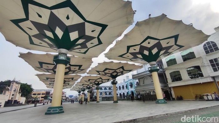 Payung Madinah di kawasan Alun-Alun Kota Pasuruan