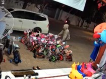Viral Pasutri Gondol Sepeda Mini Anak di Probolinggo