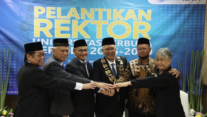 Pelantikan rektor Universitas Terbuka.