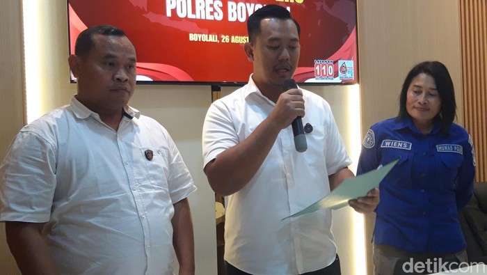 Kasat Reskrim Polres Boyolali, AKP Indrawan Wira Saputra, memberikan keterangan kepada para wartawan Selasa (26/8/2025) sore.