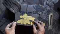 Kerajinan batu bara binaan PT Bukit Asam Tbk itu dijual hingga ke Jepang, Cina, Malaysia, dan Jerman. ANTARA FOTO/Iggoy el Fitra