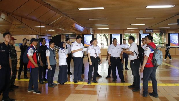 Perubahan akan terjadi lagi di kawasan Stasiun Cikini. Setelah pagar ditinggikan, jembatan penyeberangan orang (JPO) akan dibangun di Stasiun Cikini, Jakarta. (dok KAI)