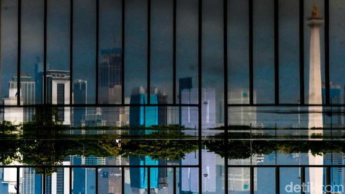 Potret Abstrak dari Kota yang Tak Pernah Tidur Jakarta penuh ceritaβtapi bukan hanya dalam suara dan aktivitas. Ada bahasa visual yang sunyi tapi kuat: garis. Fotografi garis dipilih bukan untuk keindahan semata, melainkan untuk menangkap struktur tersembunyi kota.