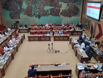 Anggota DPR Cecar Data Ekonomi Tumbuh 5,12%, Ini Jawaban Bos BPS