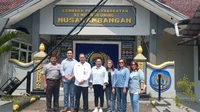 Titik balik kehidupan yang dialaminya melalui proses panjang. Banyak momen, bukan satu momen. Ada yang ditegur, disentil, ditendang mungkin dipukul sama Tuhan, akhirnya ya sudah kembali ke habitat yang benar, ke jalan yang benar, katanya. Foto: Instagram @raynoldsurbakti
