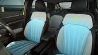 Pabrikan membekalinya dengan sejumlah fitur unggulan, seperti kamera multi-view, lampu utama otomatis, wiper dengan sensor hujan, konektivitas smartphone nirkabel, layar sentuh hiburan berukuran 8 inci, serta sistem audio premium 3D ARKAMYS surround. Foto: Doc. Renault India.