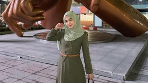 Kini Ricis percaya Allah tengah menyiapkan kebahagiaan baru dan mengajak ibu-ibu muda tetap kuat. Foto: Instagram @riaricis1795