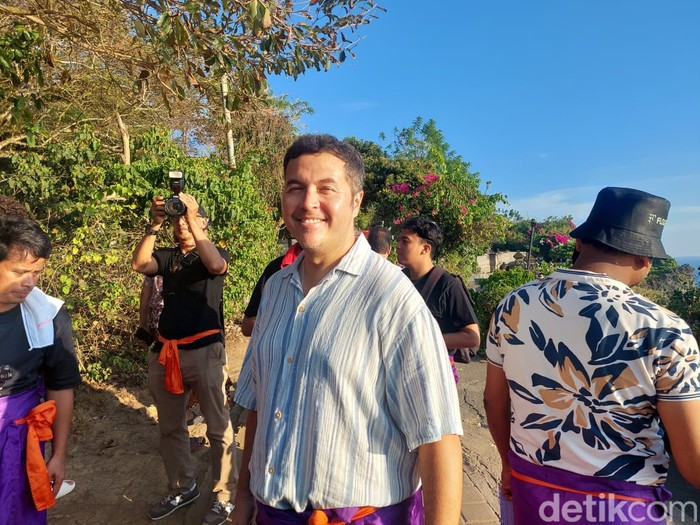 Rifat Sungkar di uluwatu