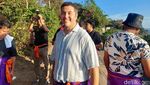 Potret Rifat Sungkar Nikmati Sunset Magis dan Tari Kecak di Uluwatu