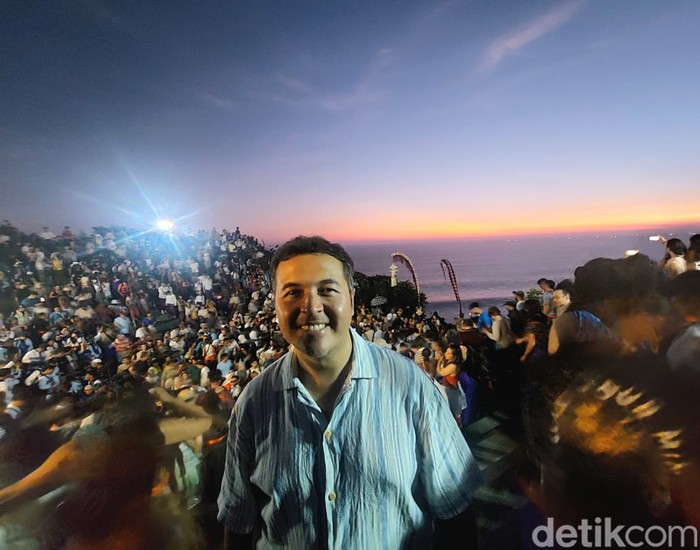 Rifat Sungkar di uluwatu