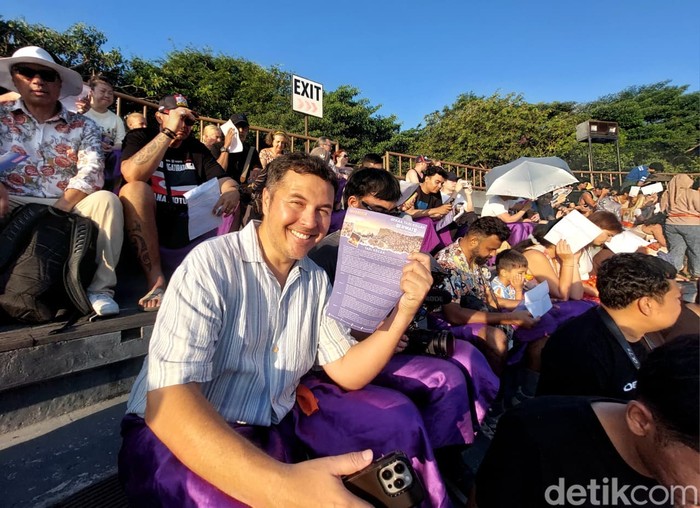 Rifat Sungkar di uluwatu Rifat Sungkar di uluwatu