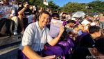 Potret Rifat Sungkar Nikmati Sunset Magis dan Tari Kecak di Uluwatu
