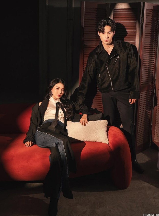 Meski keduanya kerap memamerkan kedekatannya, namun mereka tak pernah secara gamblang mengungkapkan jika keduanya berpacaran. Namun banyak netizen yang seringkali menjodoh-jodohkan keduanya dan memuji keserasian Sarwendah dan Gio. Foto: Instagram/@riomotret