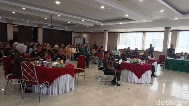 Seminar ilmiah Kejati Sulsel dihadiri jajaran kejaksaan hingga akademisi.