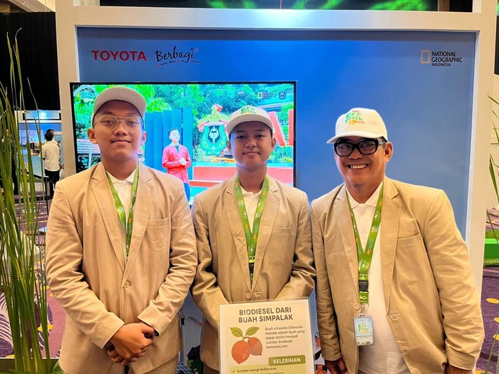 Siswa SMAN 21 Makassar peserta Toyota Eco Youth ke-13, bikin biodiesel dari buah simpalak