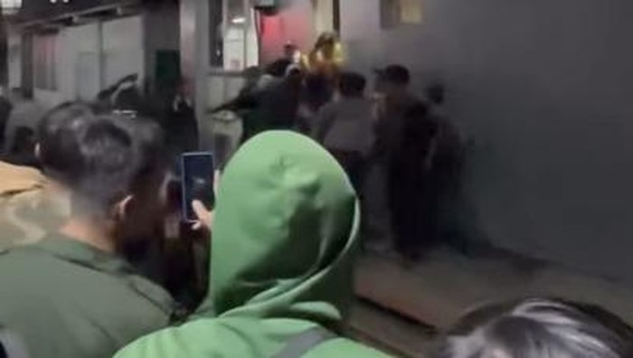Tangkapan layar viral keributan di Stasiun Parungpanjang (dok. Istimewa)