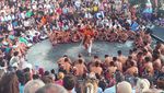 Tak Akan Pernah Bosan Melihat Tari Kecak dan Sunset di Uluwatu