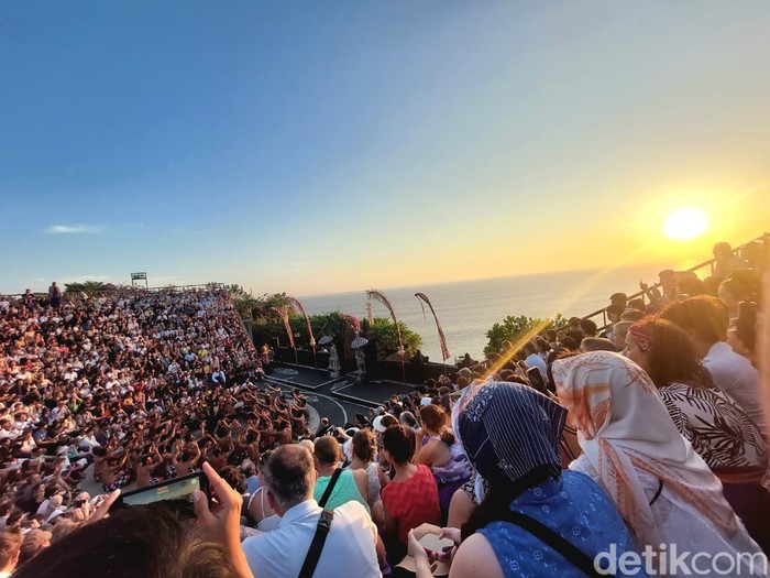 Tari Kecak di Pura Uluwatu, Bali Tari Kecak di Pura Uluwatu, Bali